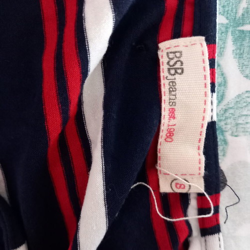 Dress BSB small elastic with side slits like new, white and blue