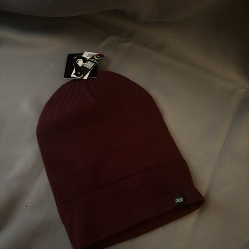 Burgundy beanie new with tags Pull & Bear