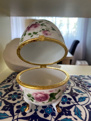 Limoges porcelain egg like new