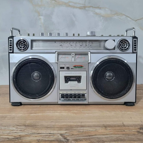 CROWN CSC 850F radio cassette player used, for spare parts
