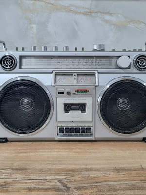 CROWN CSC 850F radio cassette player used, for spare parts