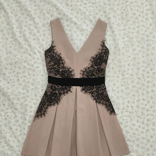 Mini dress nude with lace and pleated skirt like new