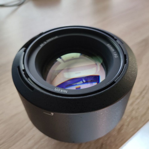 Nikon AF-S NIKKOR 85mm f/1.8G lens like new