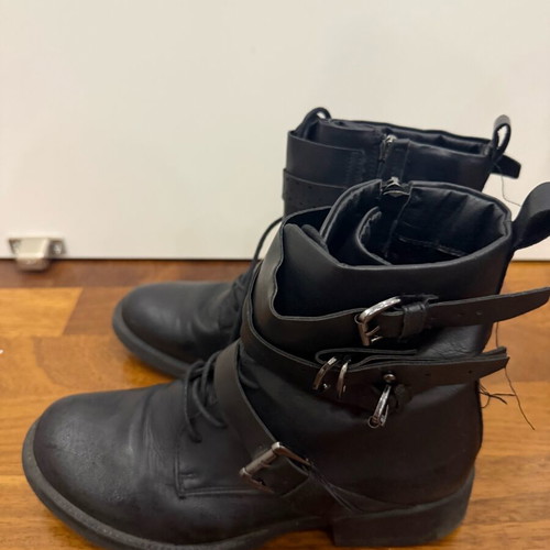 Bata boots used, black size 39 with laces and zipper
