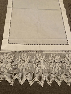 Σεμέν μεταχειρισμένο χειροποίητο με δαντέλα στο χέρι 120x52