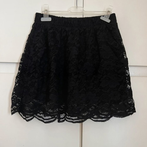 Black lace short elastic skirt like new