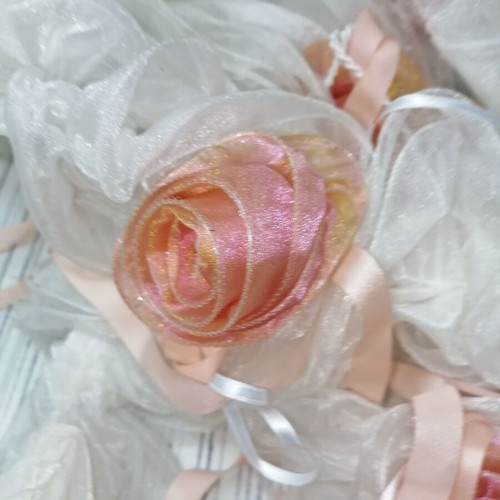Decorative handmade fabric flowers new, 58 pieces