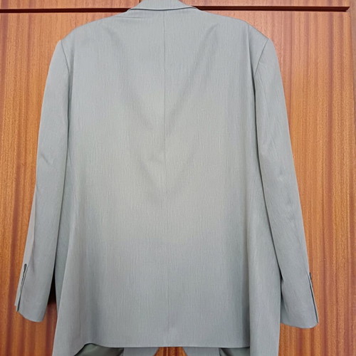 Dunhill gray suit like new, size 52, silk with cool wool