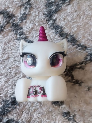 Unicorn kids toy used, made of semi-flexible material