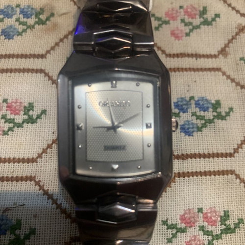 Orlando Quartz women's wristwatch, silver stainless steel with embossed pyramids