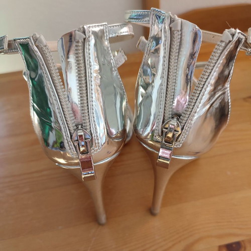 NAK Shoes Silver Metallic Sandals (Size 37)