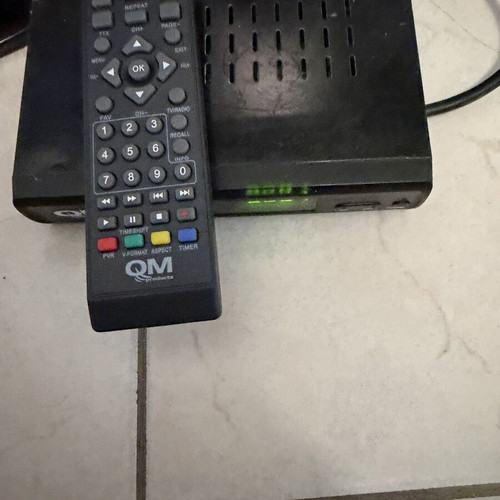 Samsung TV 27 inches with decoder used, remote and HDMI cable