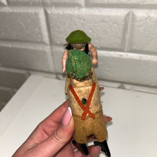 Mechanical retro toy used without key