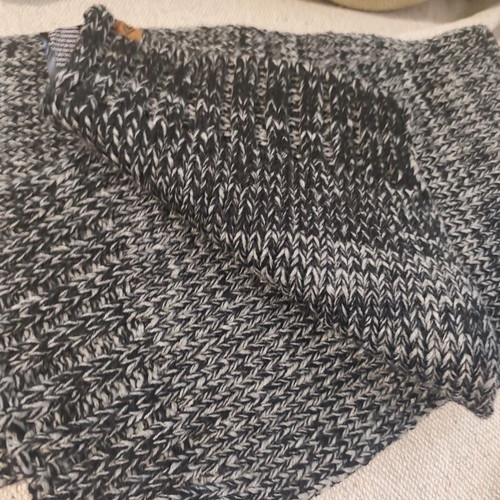 Knitted scarf used, black and gray, very warm and soft