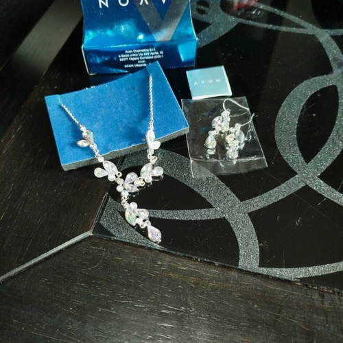 Avon teardrop necklace and earrings set new, turquoise and silver