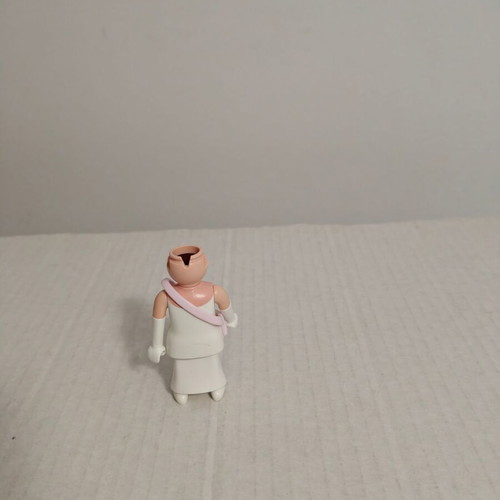 Playmobil female figure used with bag without wig