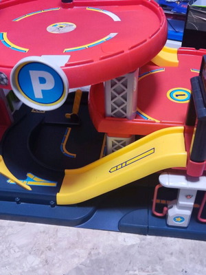 Elc Garage large two-story parking playset used