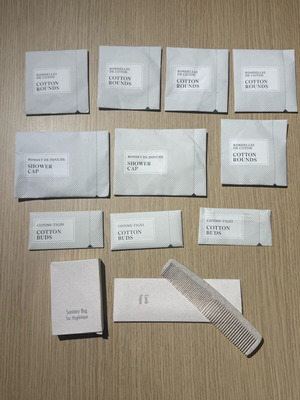 Hotel Amenities καινούργια σετ με βαμβακερές ροδέλες, χτένα και αξεσουάρ