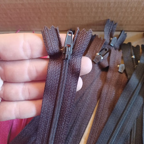 Set of 20 zippers new, assorted colors and lengths