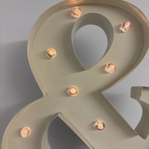 Decorative table lamp like new with hanging option