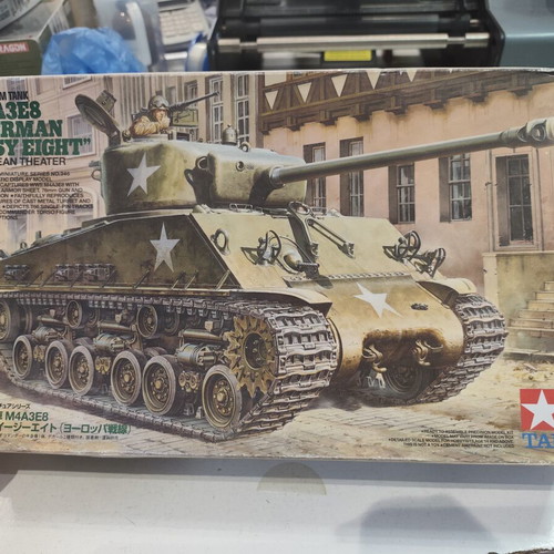 Sherman M4A3 Tank Model Kit 1/35 Scale by Tamiya new