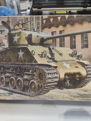 Sherman M4A3 Tank Model Kit 1/35 Scale by Tamiya new