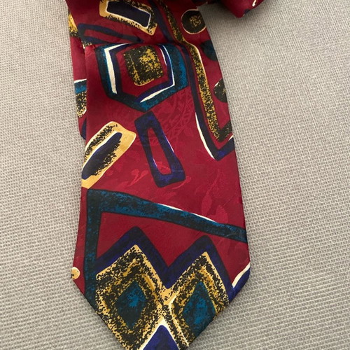 Tie in like-new condition