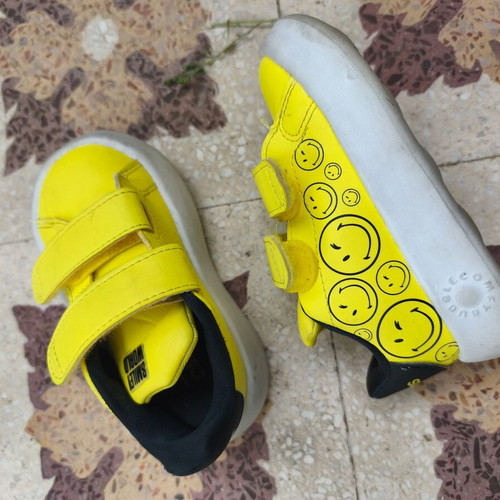 Adidas Advantage Smiley Cfi children's sports shoes size 22 used