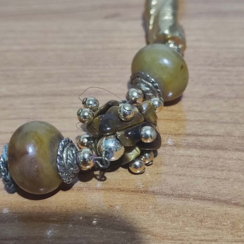 Necklace with semi-precious stones used, beige and brown tones