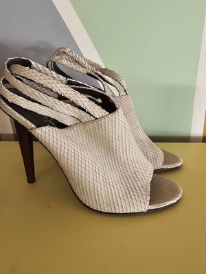 Elizabeth and James sandals new, size 41, beige