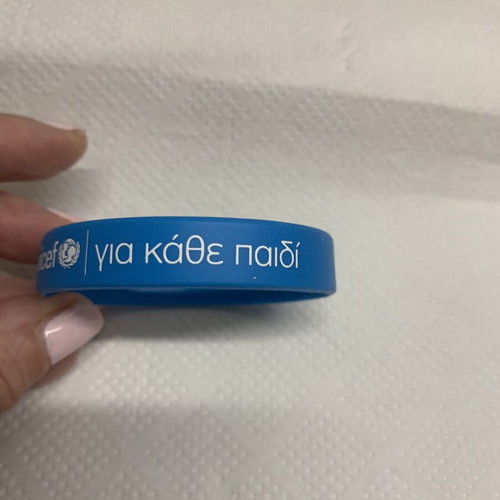 Unicef bracelet new, blue rubber with message