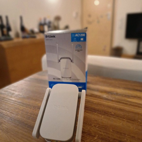D-Link WiFi Extender like new for network extension