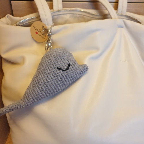 Sleepy Whale Knitted Charm Keychain new, gray