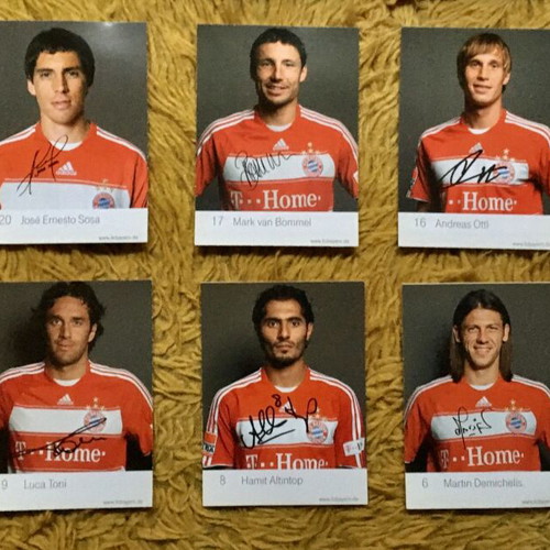 FC Bayern Munich 2008-2009 collectible cards with authentic player autographs