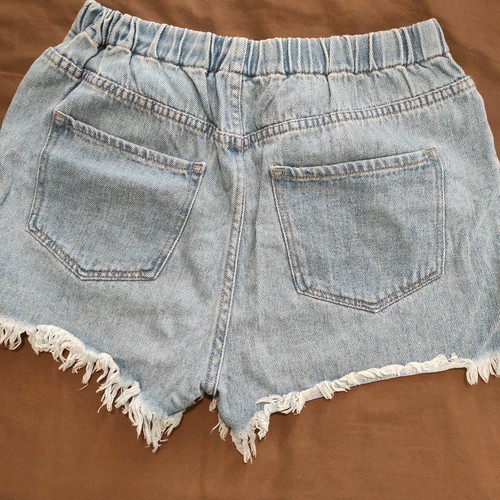 Shorts used with frayed edges and elastic waist, size medium
