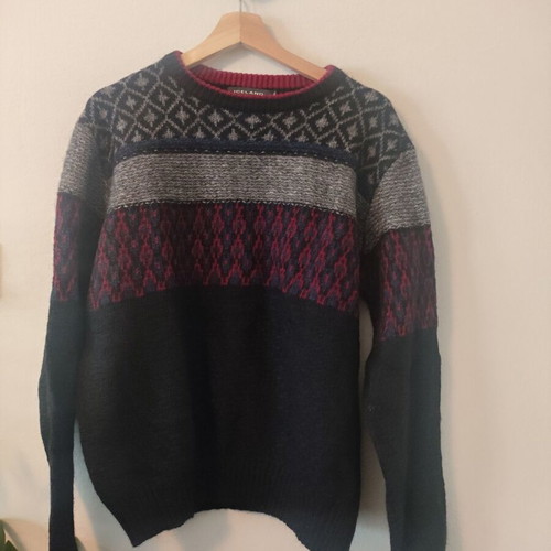 Iceland men's sweater like new size L multicolor