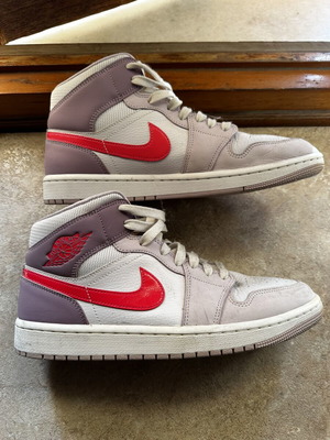 Nike Air Jordan Valentine's Day 2022 sneakers like new, size 43