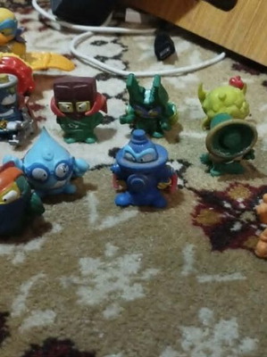 SuperZings collection of 15 figures and 2 vehicles