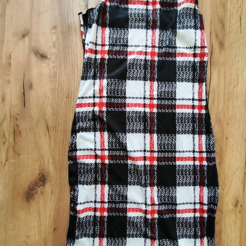 Checked dress like new, fitted cut, thin straps, black and red