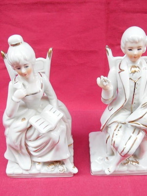Porcelain set Victorian couple with gold details new