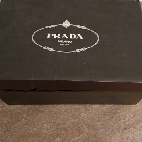 Prada women's leather ankle boots size 40 like new, burgundy