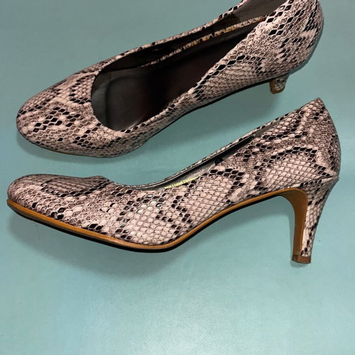 Snake Print Pumps size 39, like new, white and grey