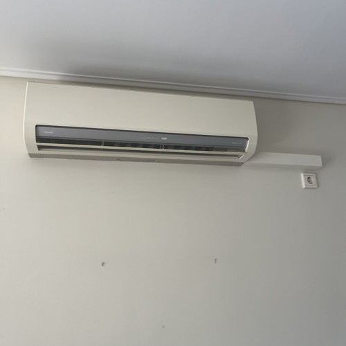 Toshiba air conditioner 18000 BTU used, white color