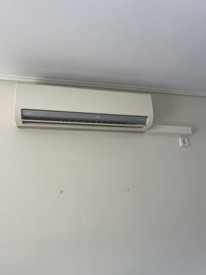 Κλιματιστικό Toshiba 18000 BTU μεταχειρισμένο, λευκού χρώματος