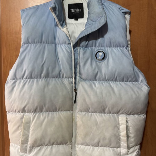 Trapstar Puffer Vest Large like new, blue white gradient