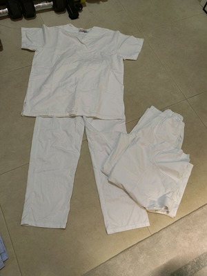 Unisex large hospital scrubs like new, set of 2 pieces