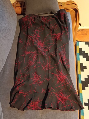 Vintage midi skirt XXXL like new, black with red print