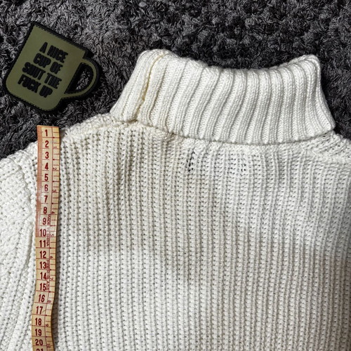 Bershka White Wool Turtleneck Sweater like new, size M