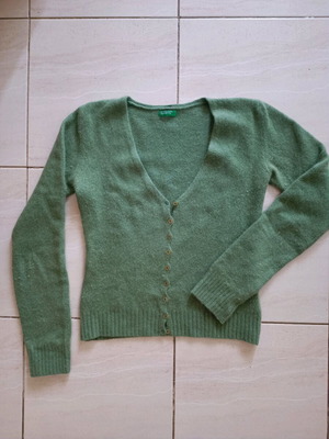 Benetton wool cardigan size M like new, green