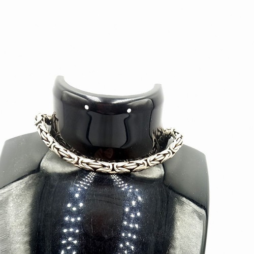 Silver 925 Hand Chain like new with intricate design